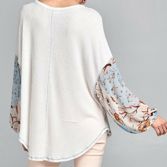 Woven Floral Balloon Sleeve Top - Picture 3 of 4